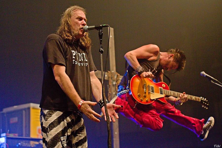 Visací zámek měl na oslavě 33 let ukřižovanou striptérku i prezidenta republiky