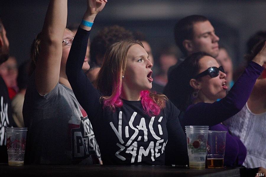 Visací zámek měl na oslavě 33 let ukřižovanou striptérku i prezidenta republiky