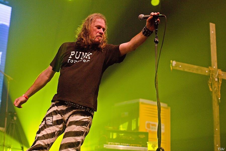 Visací zámek měl na oslavě 33 let ukřižovanou striptérku i prezidenta republiky