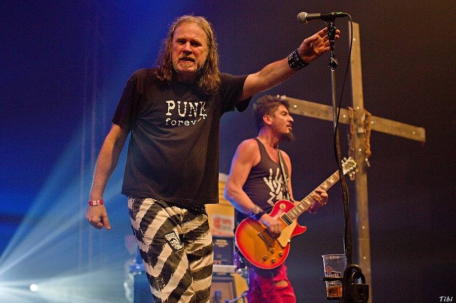 Visací zámek měl na oslavě 33 let ukřižovanou striptérku i prezidenta republiky