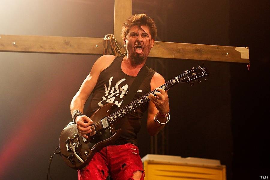 Visací zámek měl na oslavě 33 let ukřižovanou striptérku i prezidenta republiky