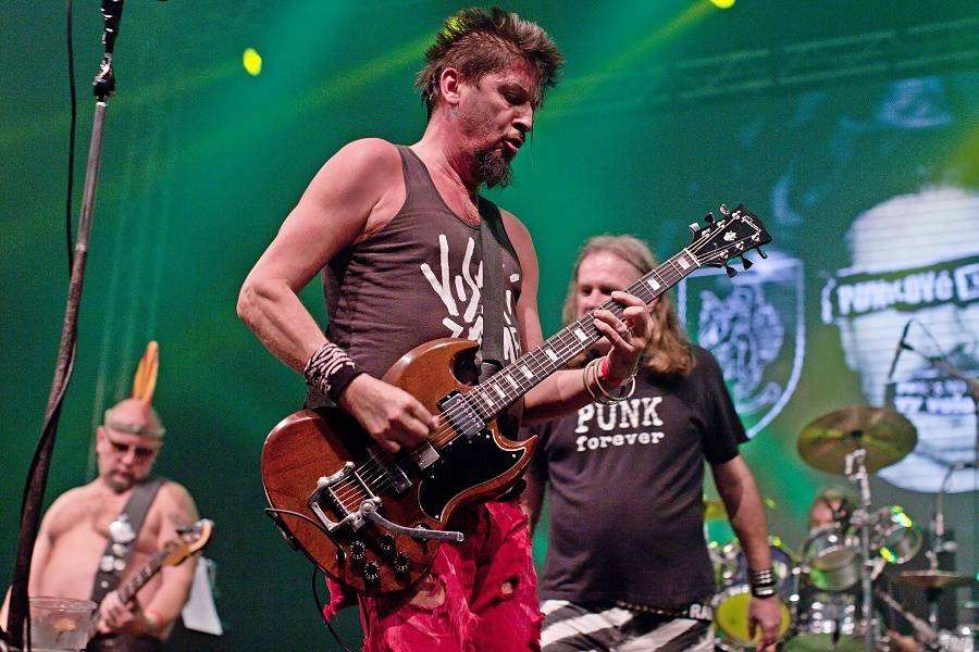 Visací zámek měl na oslavě 33 let ukřižovanou striptérku i prezidenta republiky