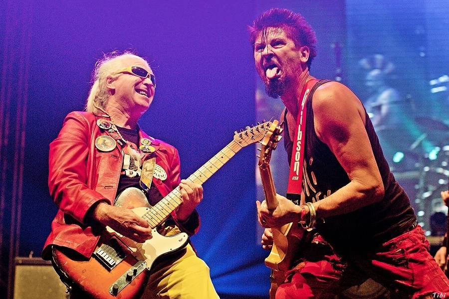 Visací zámek měl na oslavě 33 let ukřižovanou striptérku i prezidenta republiky