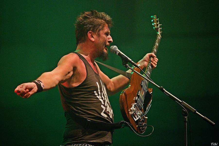 Visací zámek měl na oslavě 33 let ukřižovanou striptérku i prezidenta republiky