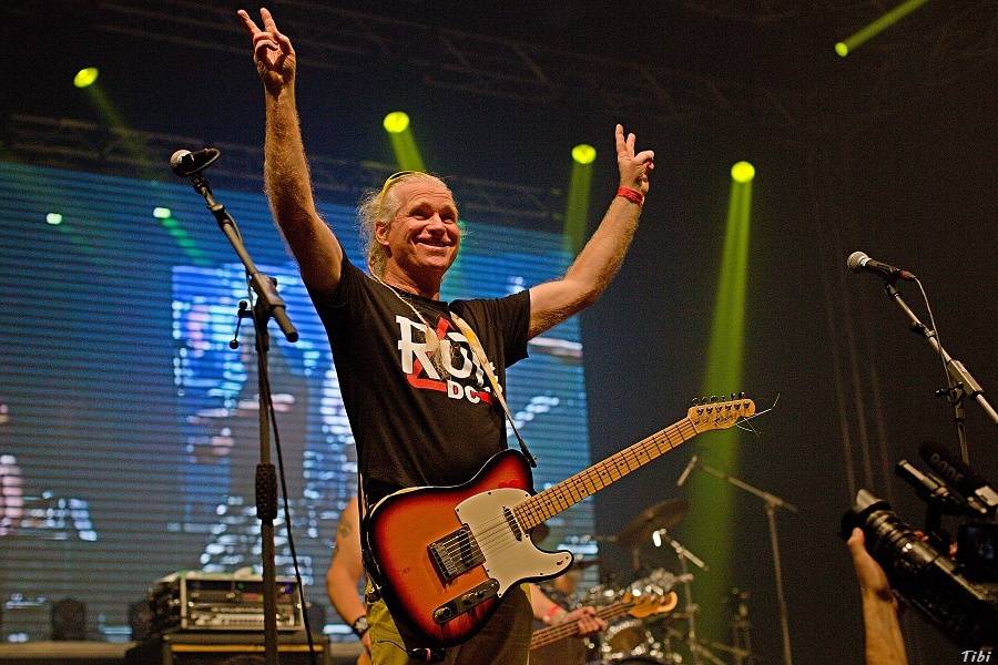 Visací zámek měl na oslavě 33 let ukřižovanou striptérku i prezidenta republiky