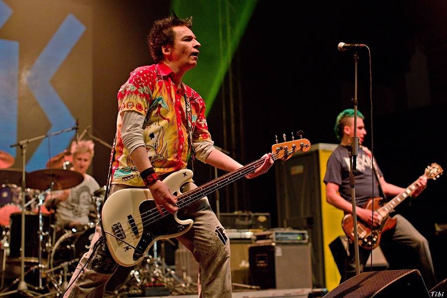 Visací zámek měl na oslavě 33 let ukřižovanou striptérku i prezidenta republiky