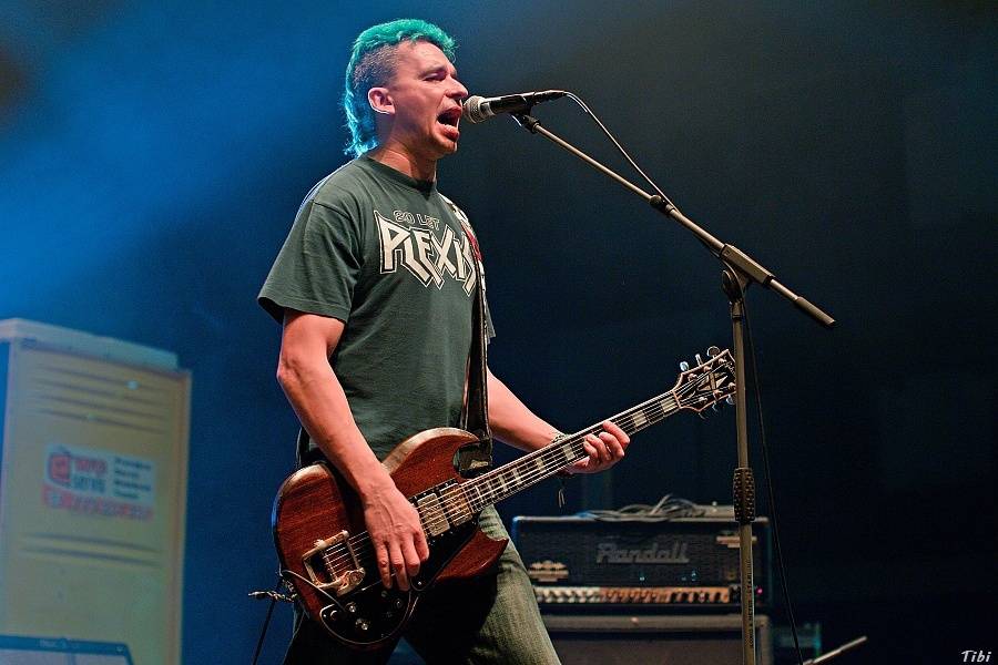 Visací zámek měl na oslavě 33 let ukřižovanou striptérku i prezidenta republiky