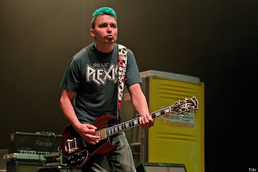 Visací zámek měl na oslavě 33 let ukřižovanou striptérku i prezidenta republiky