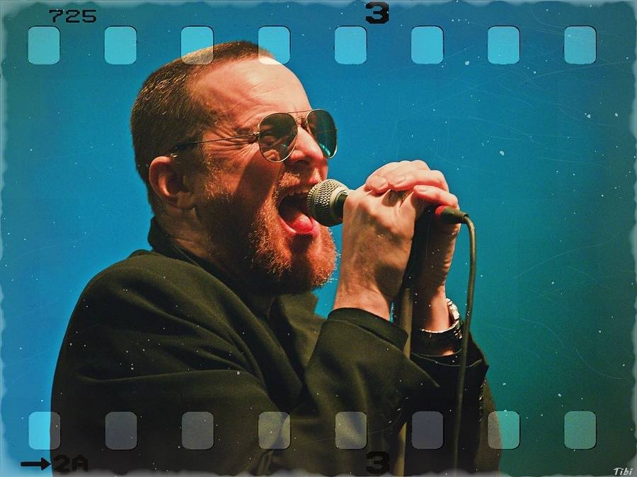 Visací zámek měl na oslavě 33 let ukřižovanou striptérku i prezidenta republiky