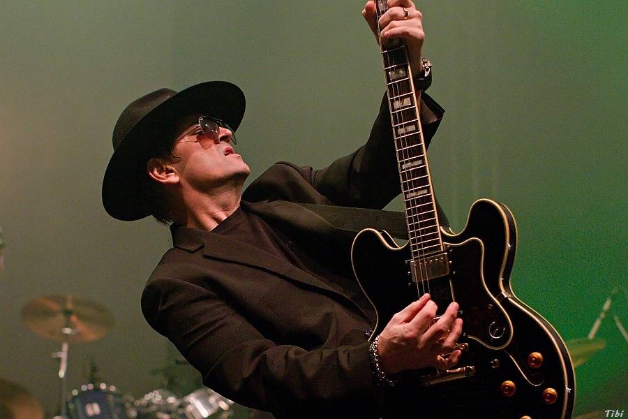 Visací zámek měl na oslavě 33 let ukřižovanou striptérku i prezidenta republiky