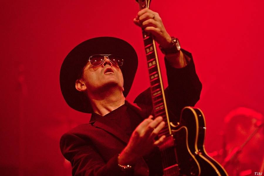 Visací zámek měl na oslavě 33 let ukřižovanou striptérku i prezidenta republiky