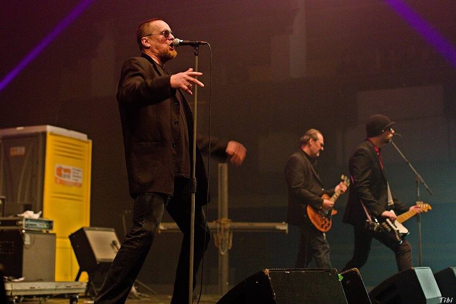 Visací zámek měl na oslavě 33 let ukřižovanou striptérku i prezidenta republiky