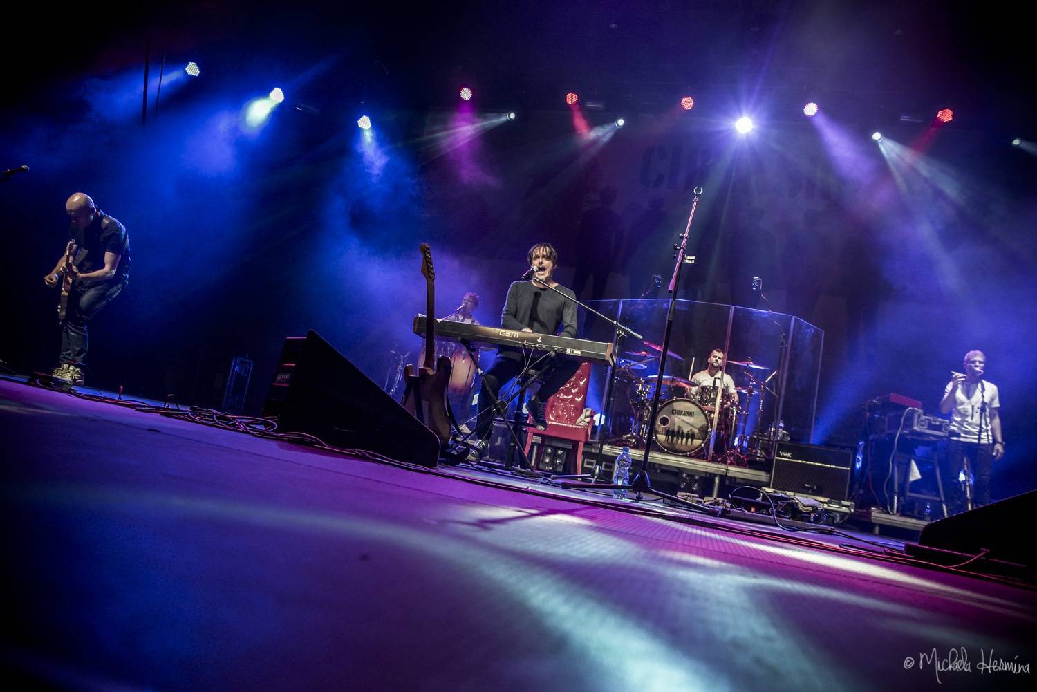 Potřetí aplaudovalo koncertu Chinaski plné Forum Karlín