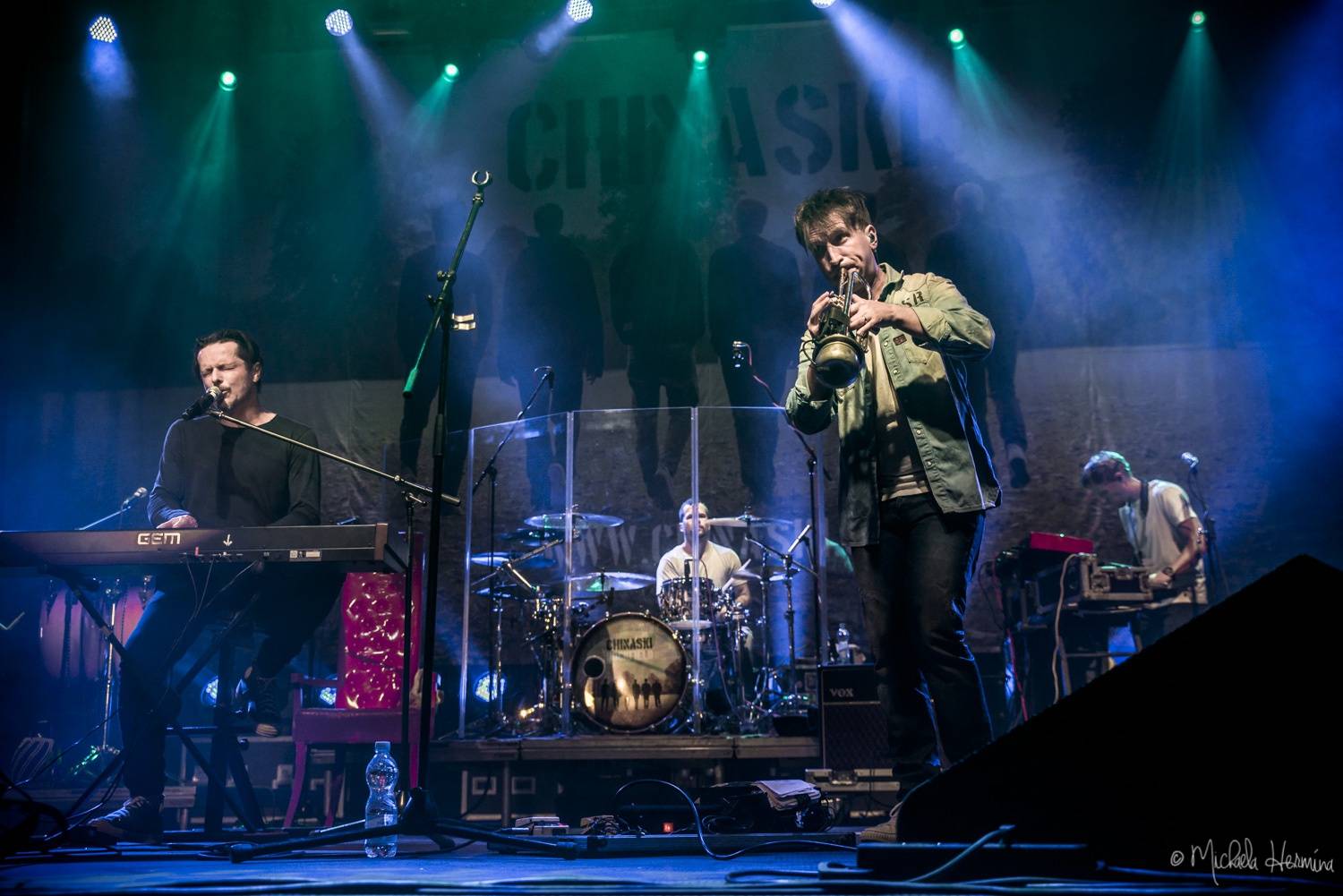 Potřetí aplaudovalo koncertu Chinaski plné Forum Karlín