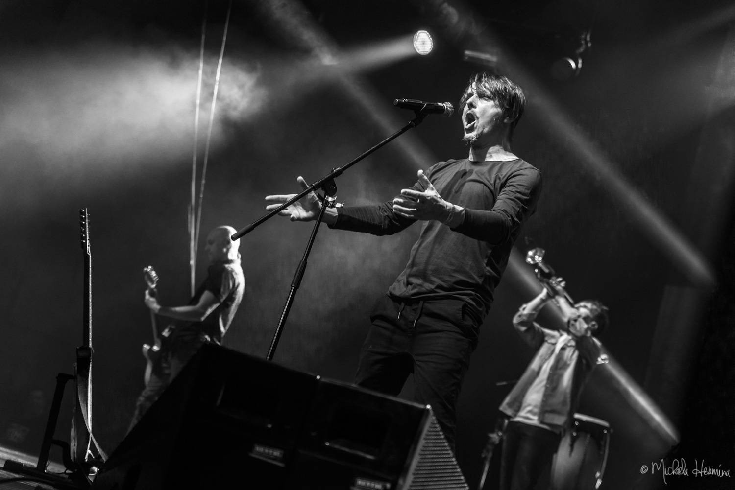 Potřetí aplaudovalo koncertu Chinaski plné Forum Karlín