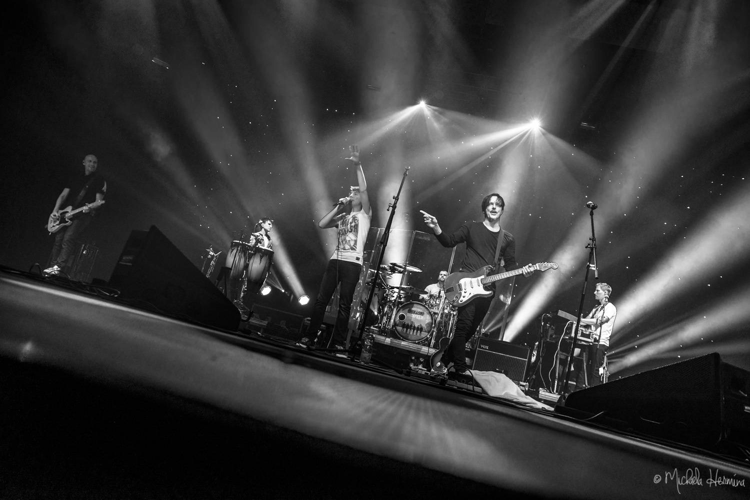 Potřetí aplaudovalo koncertu Chinaski plné Forum Karlín