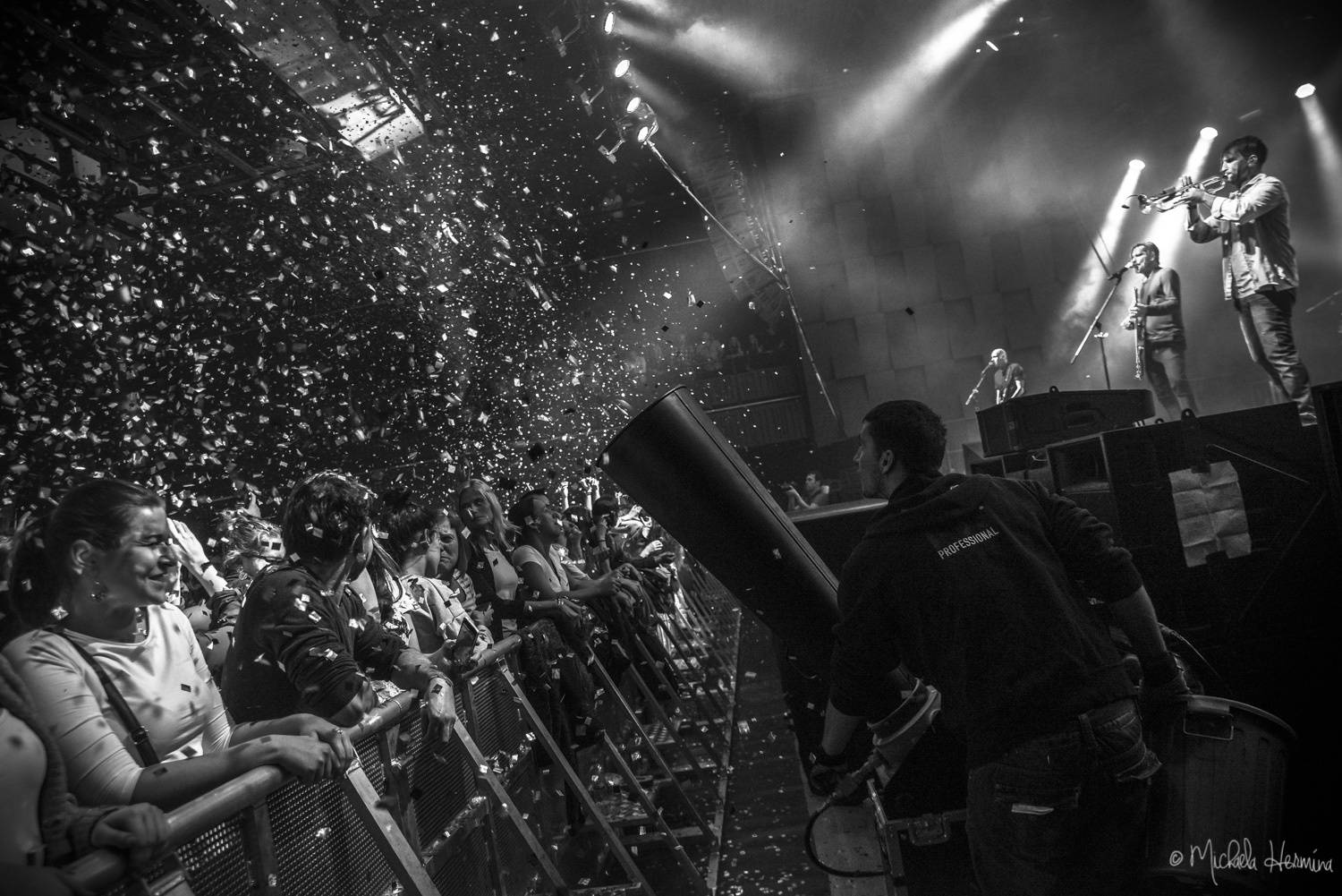 Potřetí aplaudovalo koncertu Chinaski plné Forum Karlín