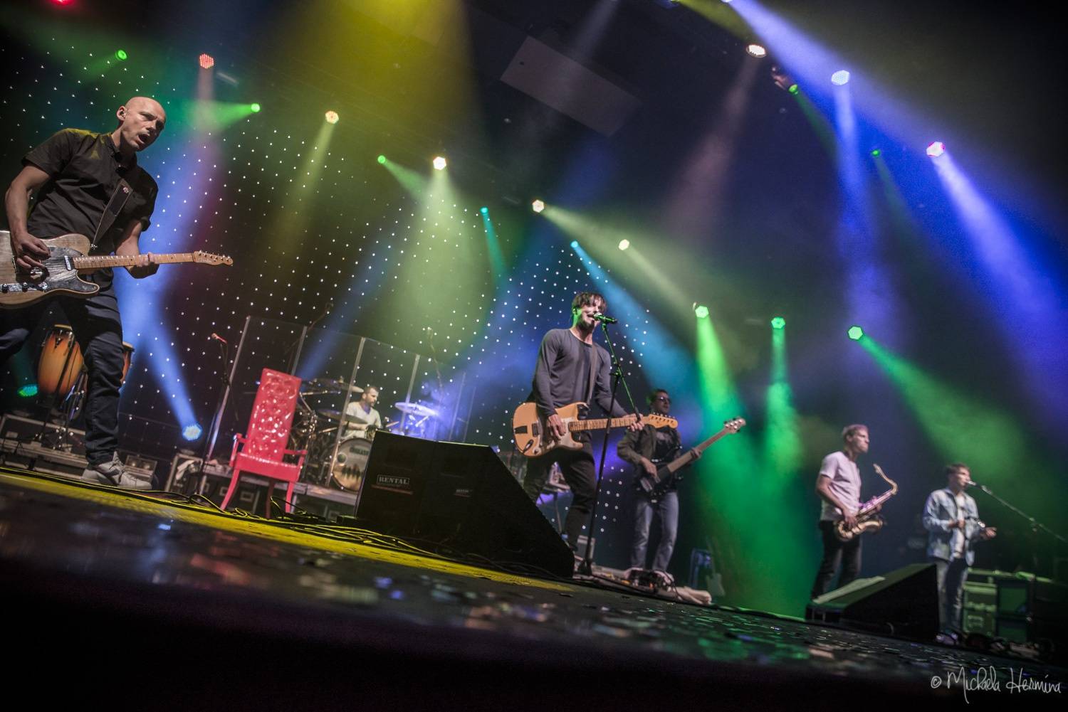 Potřetí aplaudovalo koncertu Chinaski plné Forum Karlín