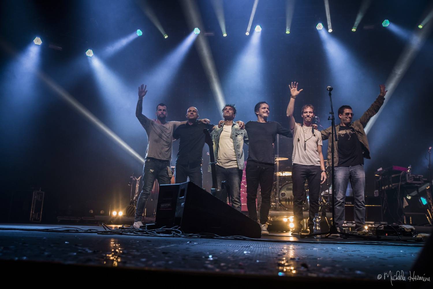 Potřetí aplaudovalo koncertu Chinaski plné Forum Karlín