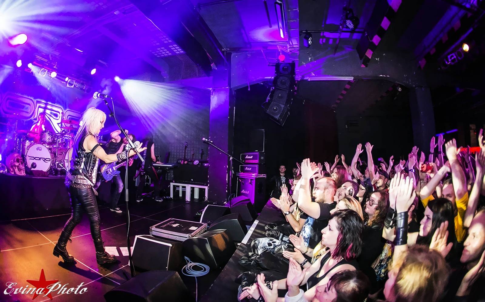 Doro Pesch ví, jak vyzrát na věk. V Praze řádila jako zamlada