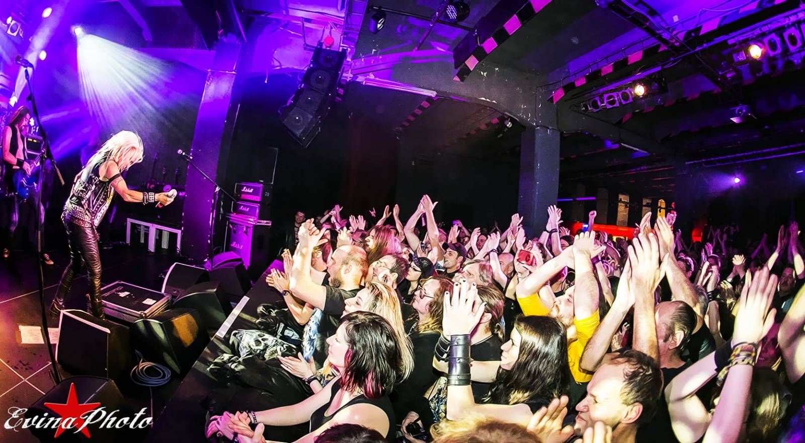 Doro Pesch ví, jak vyzrát na věk. V Praze řádila jako zamlada