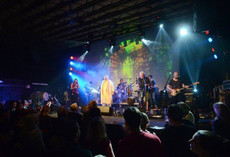 Čankišou křtili v Brně desku šamanovicí