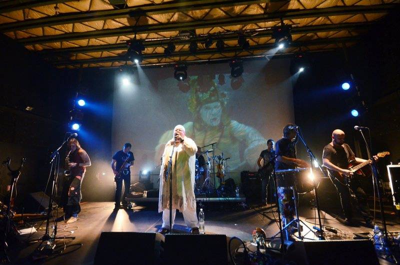 Čankišou křtili v Brně desku šamanovicí