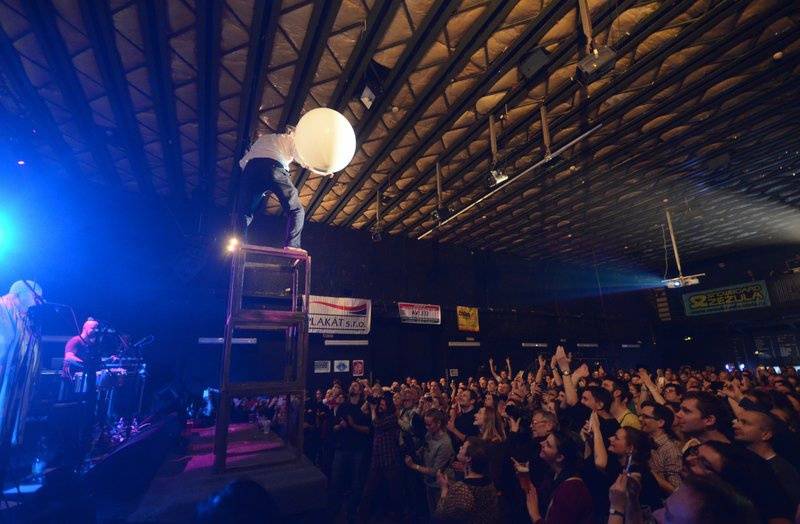 Čankišou křtili v Brně desku šamanovicí