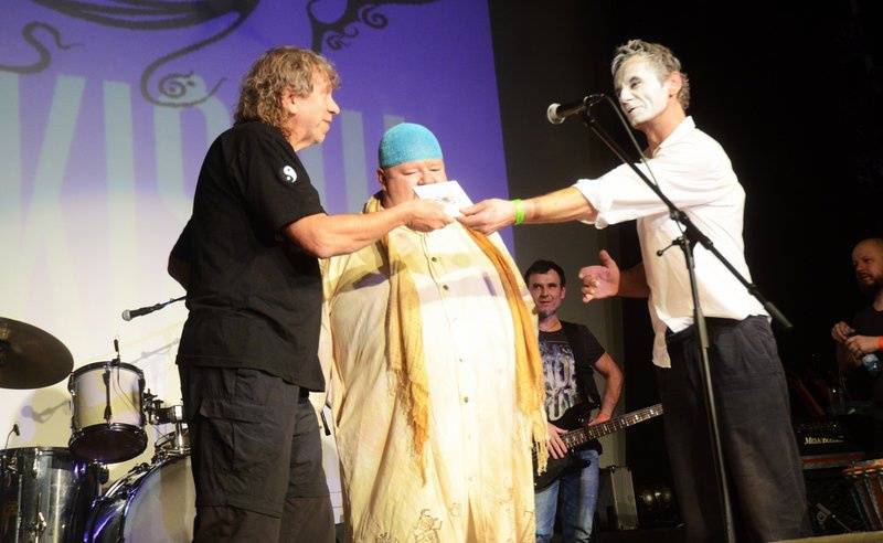 Čankišou křtili v Brně desku šamanovicí