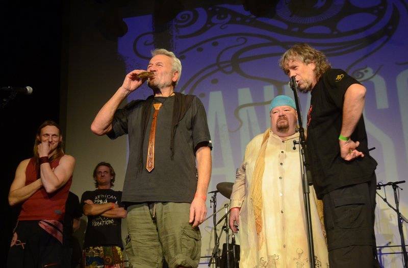 Čankišou křtili v Brně desku šamanovicí