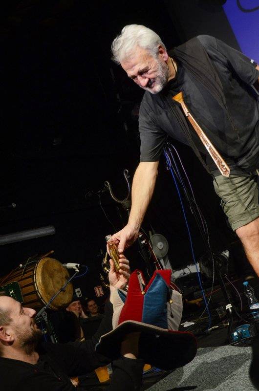 Čankišou křtili v Brně desku šamanovicí