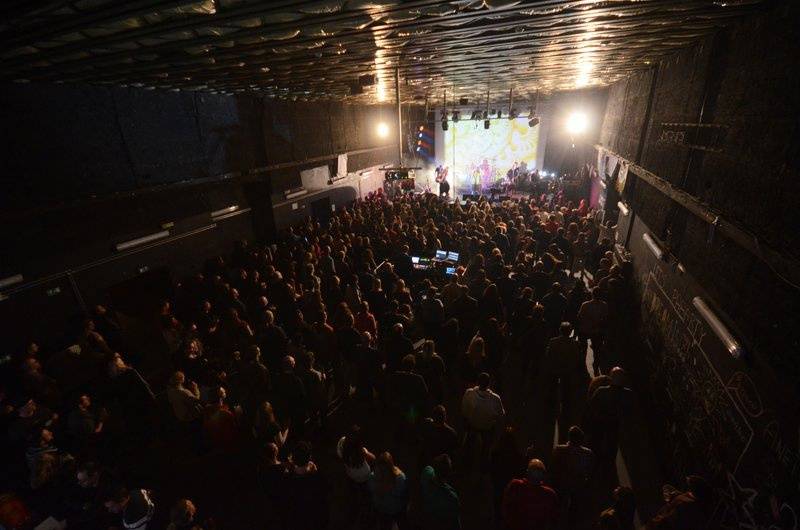 Čankišou křtili v Brně desku šamanovicí