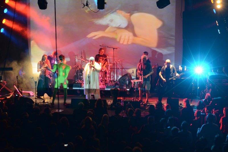 Čankišou křtili v Brně desku šamanovicí