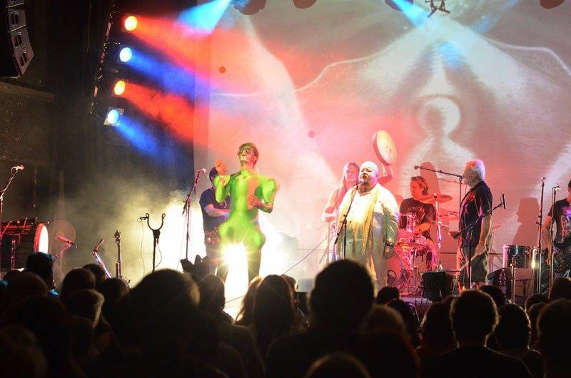 Čankišou křtili v Brně desku šamanovicí