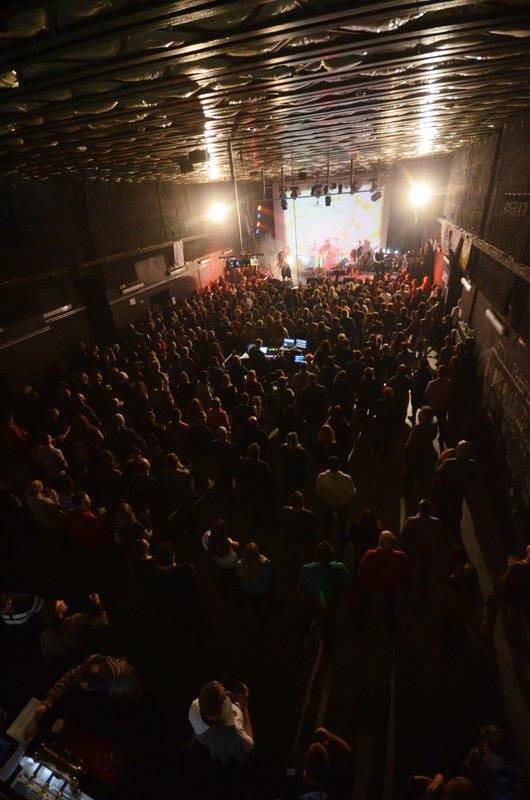 Čankišou křtili v Brně desku šamanovicí