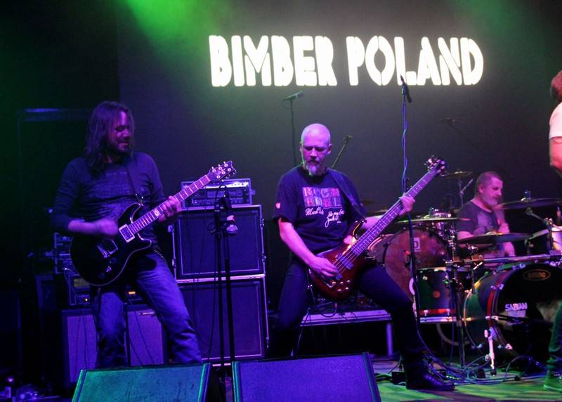 Před Vánoci drnčili v Lucerna Music Baru The Snuff, výtěžek šel na charitu