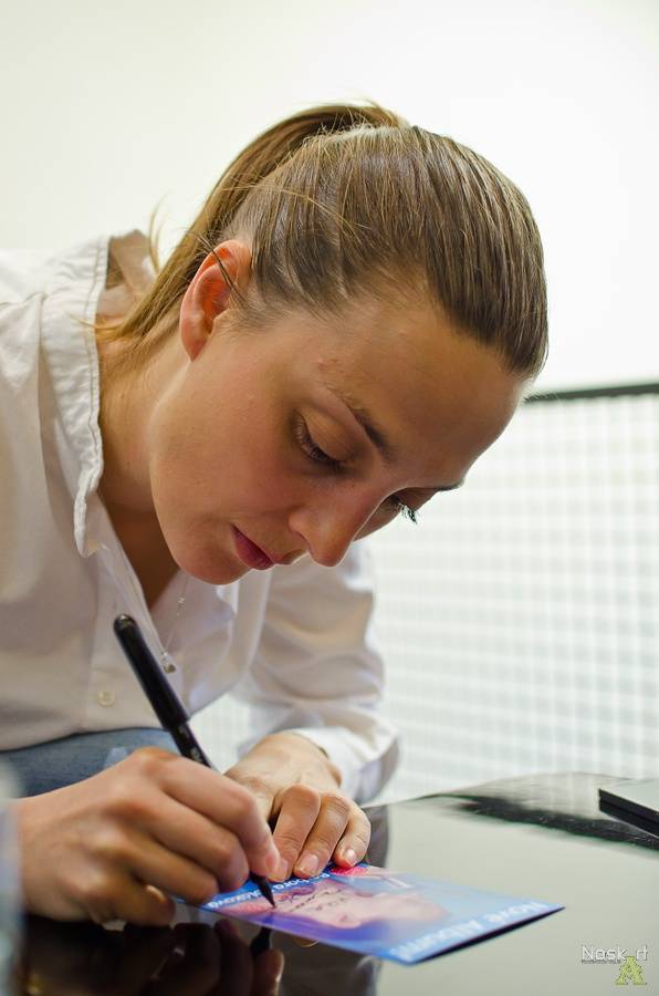 Barbora Poláková není Nafrněná, podepsala desku a pozvala na Žebřík