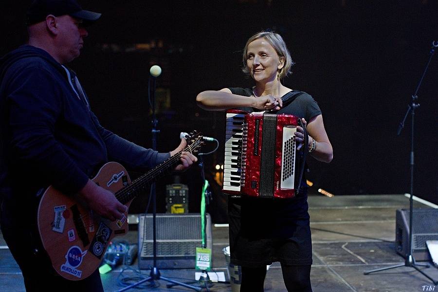 S kapelou Tři sestry na zkoušce, v zákulisí i na velkém koncertě v O2 areně