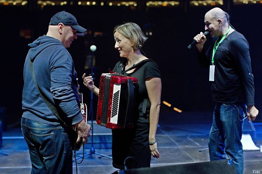 S kapelou Tři sestry na zkoušce, v zákulisí i na velkém koncertě v O2 areně