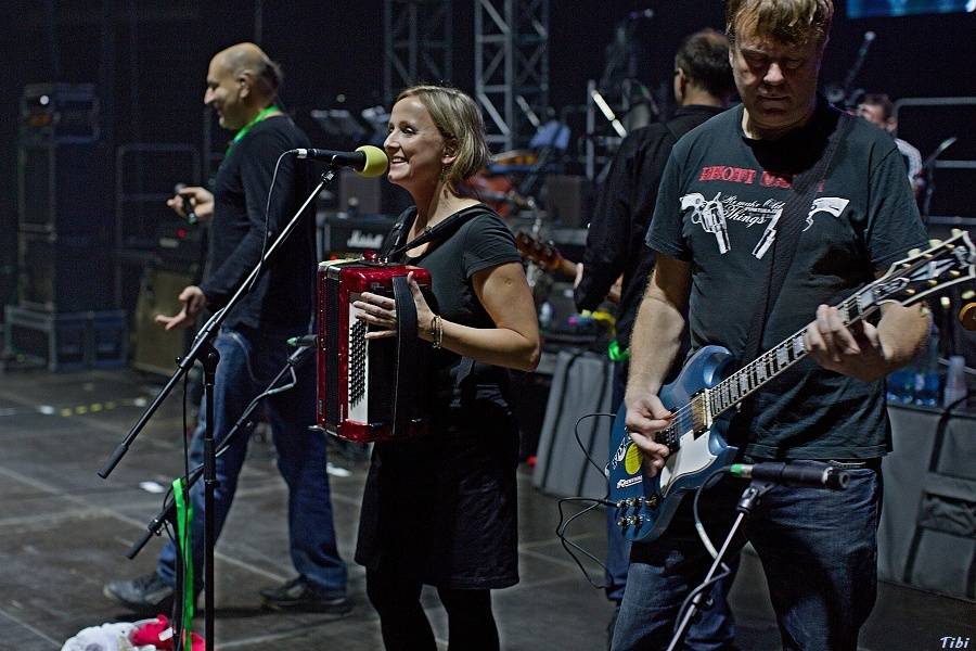 S kapelou Tři sestry na zkoušce, v zákulisí i na velkém koncertě v O2 areně