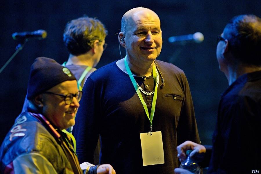 S kapelou Tři sestry na zkoušce, v zákulisí i na velkém koncertě v O2 areně