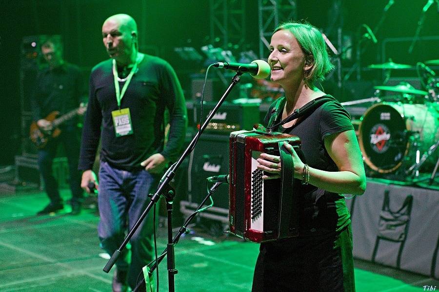 S kapelou Tři sestry na zkoušce, v zákulisí i na velkém koncertě v O2 areně