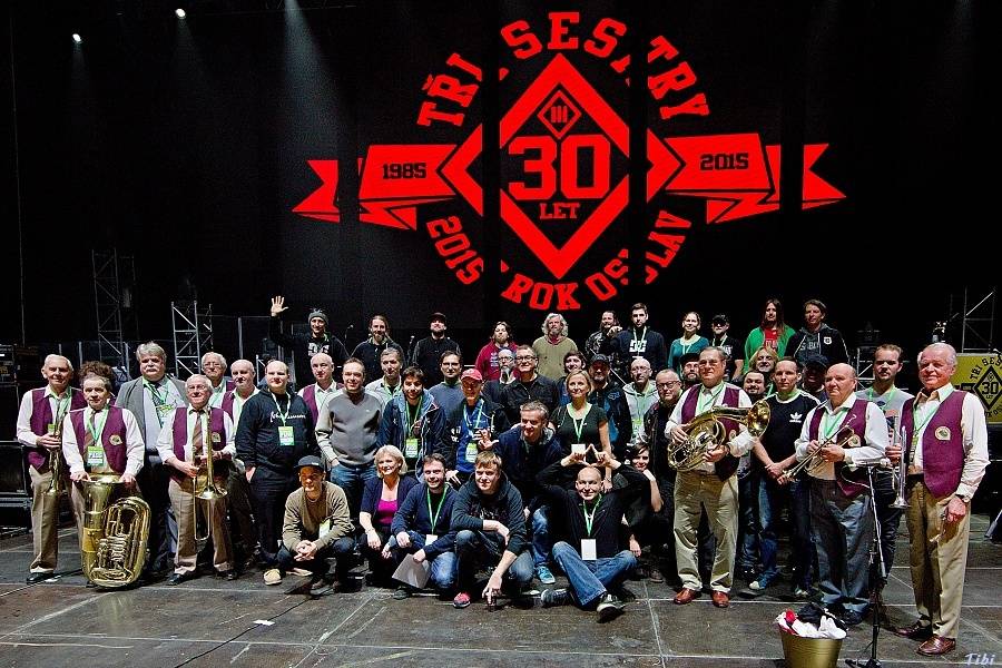 S kapelou Tři sestry na zkoušce, v zákulisí i na velkém koncertě v O2 areně