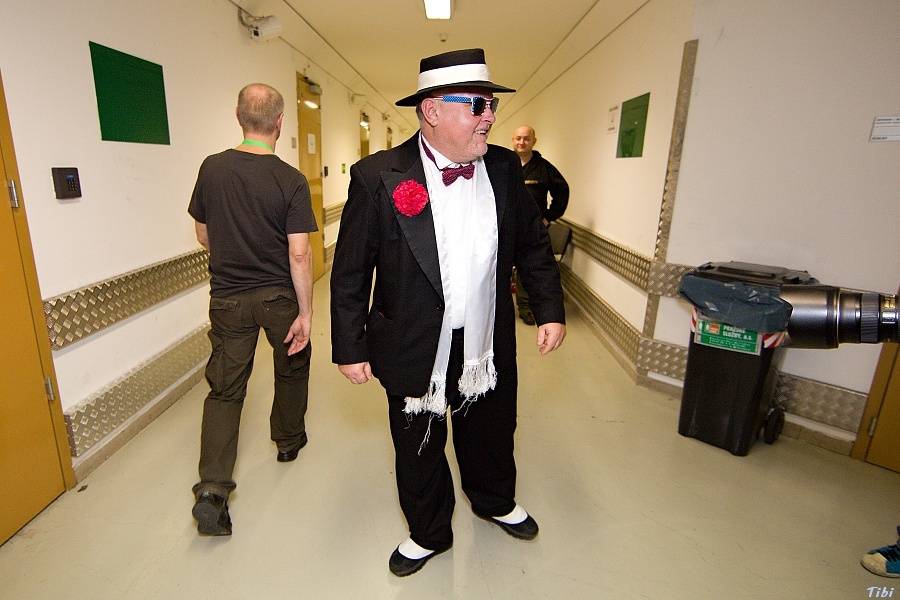 S kapelou Tři sestry na zkoušce, v zákulisí i na velkém koncertě v O2 areně