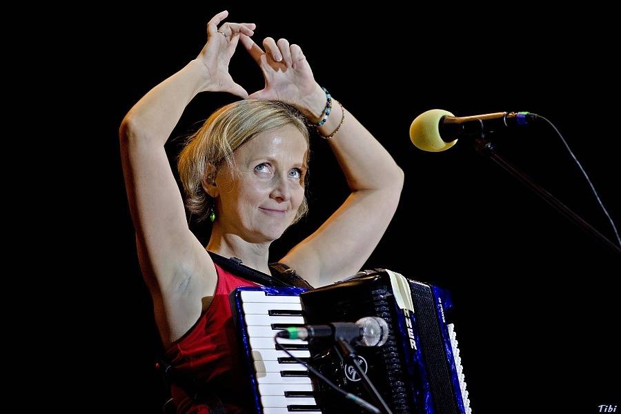 S kapelou Tři sestry na zkoušce, v zákulisí i na velkém koncertě v O2 areně