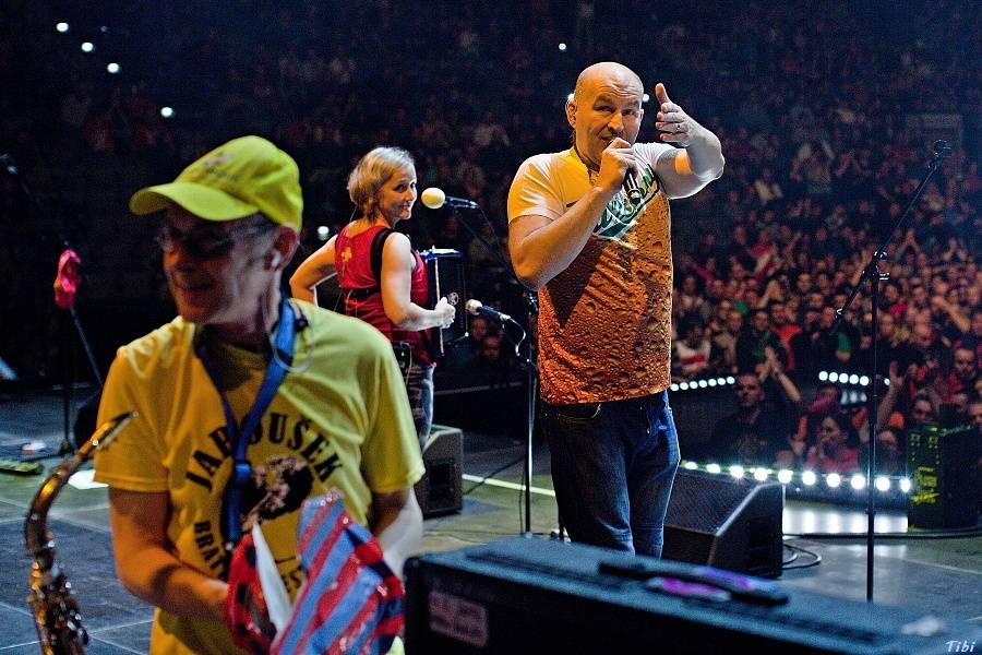 S kapelou Tři sestry na zkoušce, v zákulisí i na velkém koncertě v O2 areně