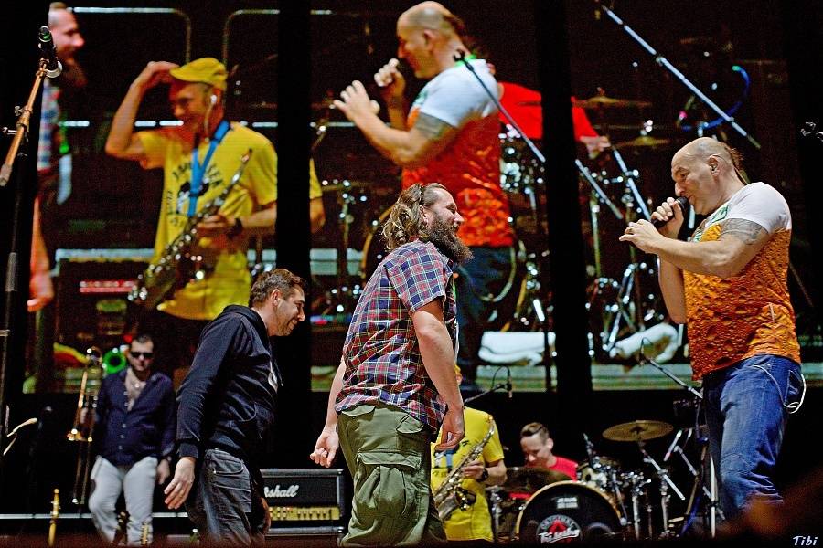 S kapelou Tři sestry na zkoušce, v zákulisí i na velkém koncertě v O2 areně