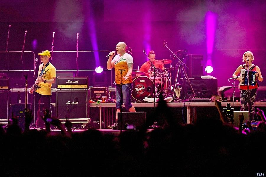 S kapelou Tři sestry na zkoušce, v zákulisí i na velkém koncertě v O2 areně