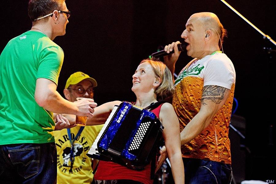 S kapelou Tři sestry na zkoušce, v zákulisí i na velkém koncertě v O2 areně