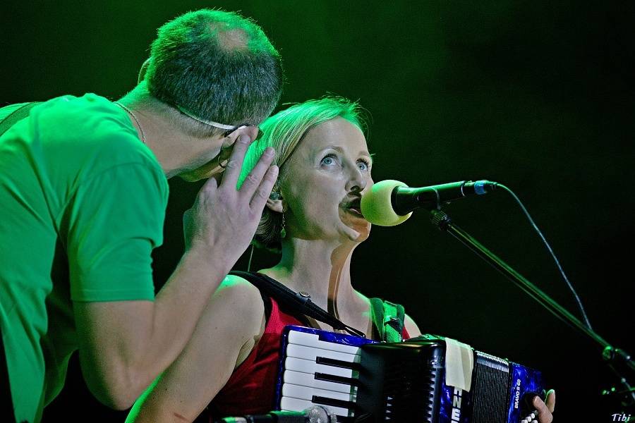 S kapelou Tři sestry na zkoušce, v zákulisí i na velkém koncertě v O2 areně